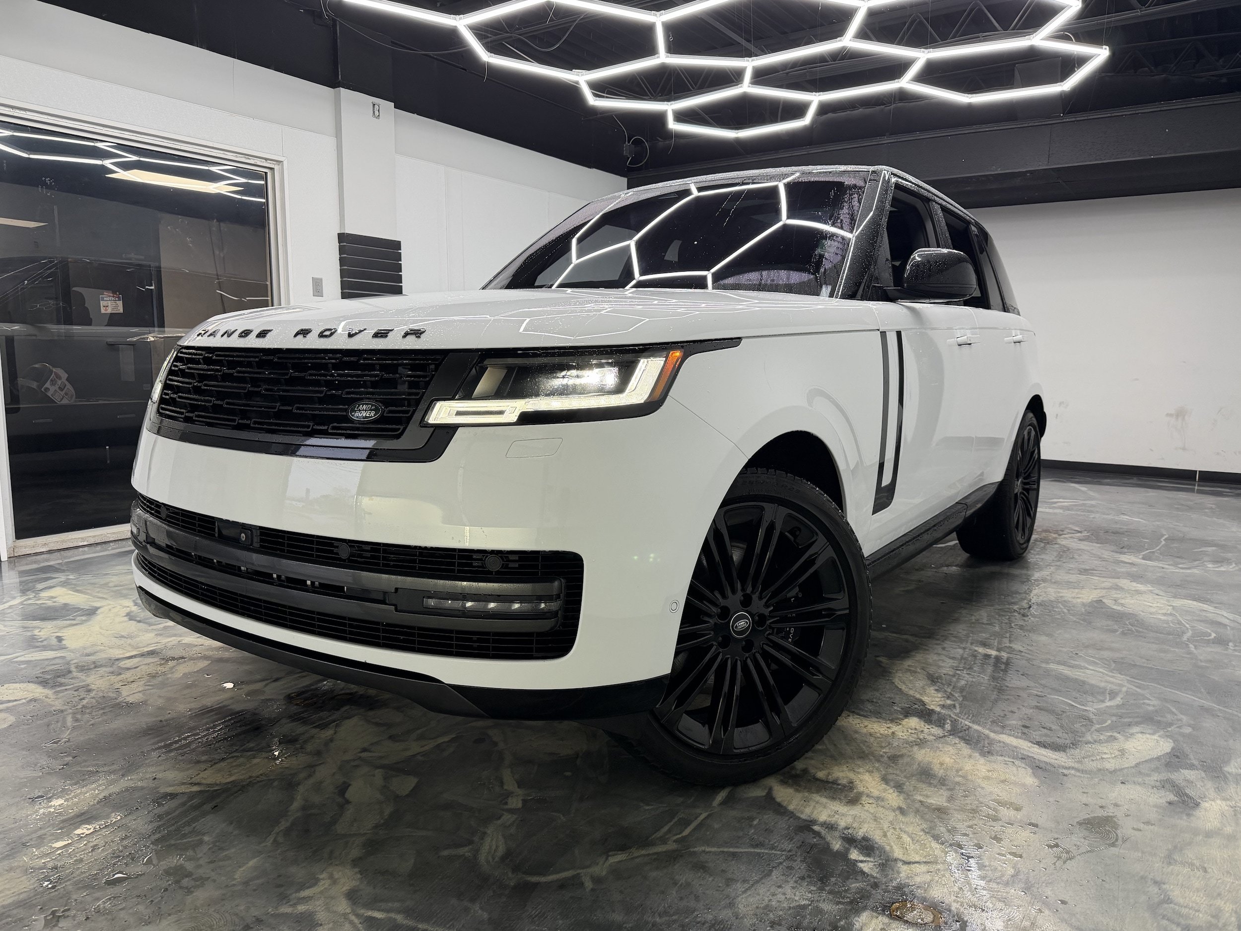 Used 2023 Land Rover Range Rover SE AWD/4WD image 1