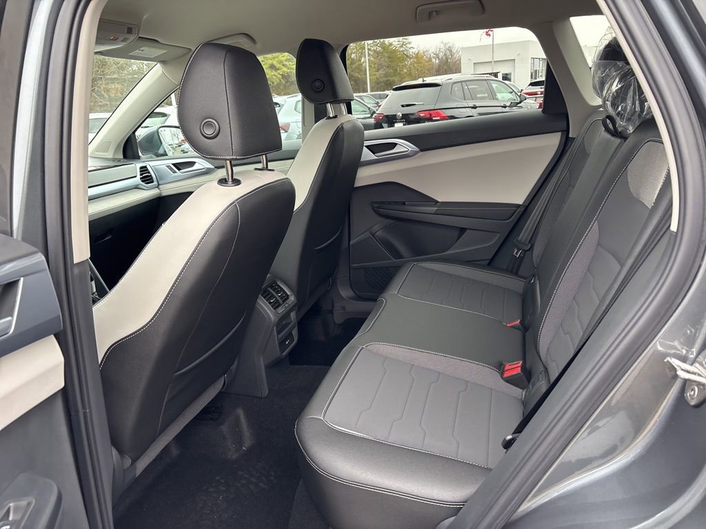 New 2025 Volkswagen Taos SE image 23