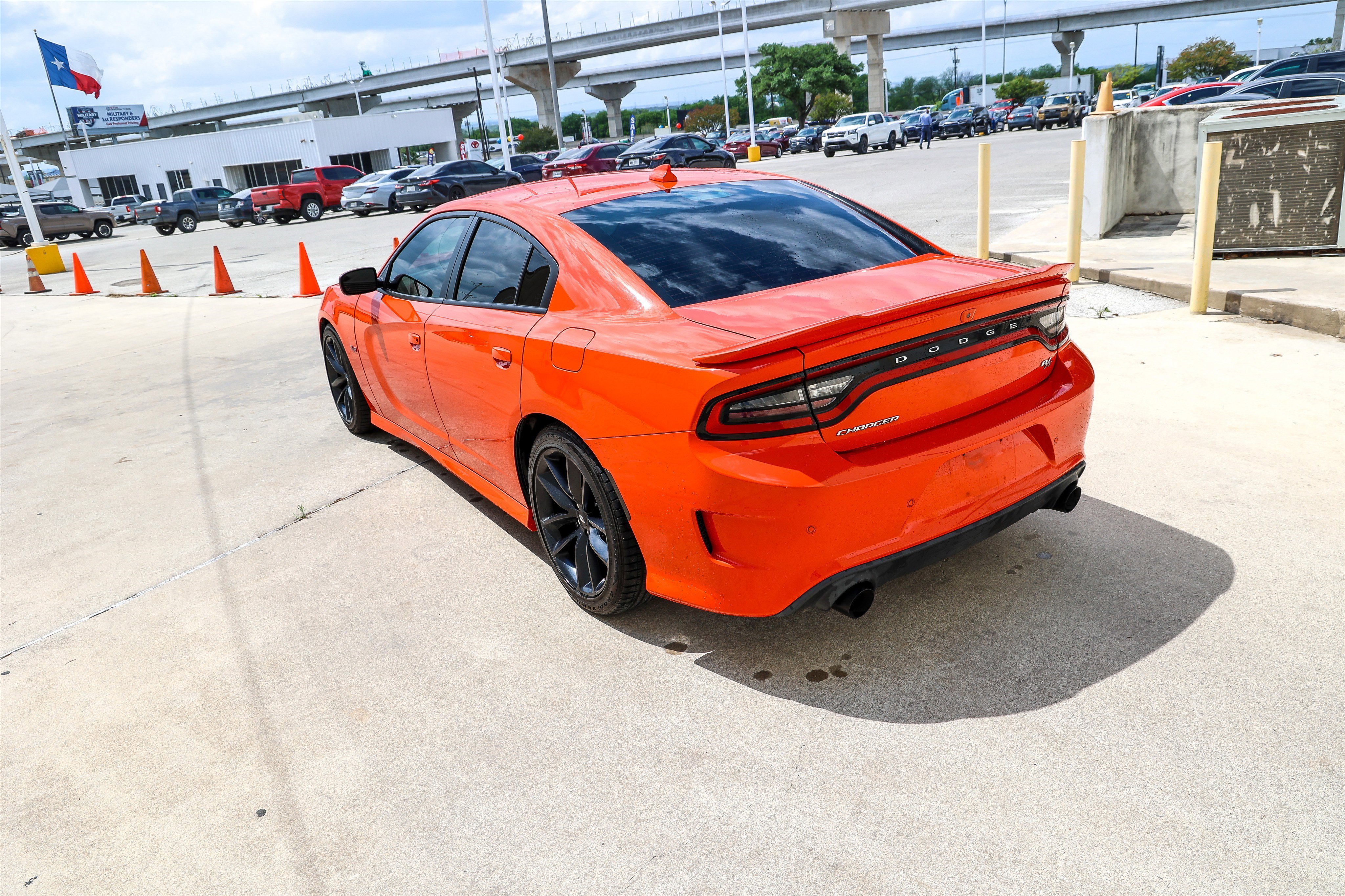 Used 2022 Dodge Charger R/T w/ Performance Handling Group image 11