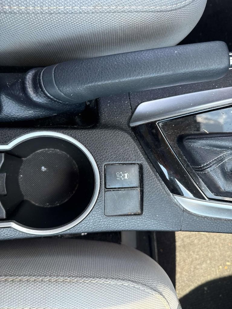 Used 2018 Toyota Corolla LE FWD image 30