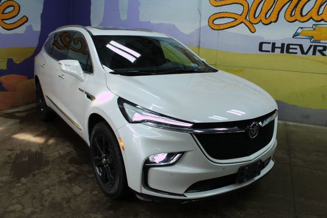 Used 2024 Buick Enclave Essence w/ Experience Buick Package image 2