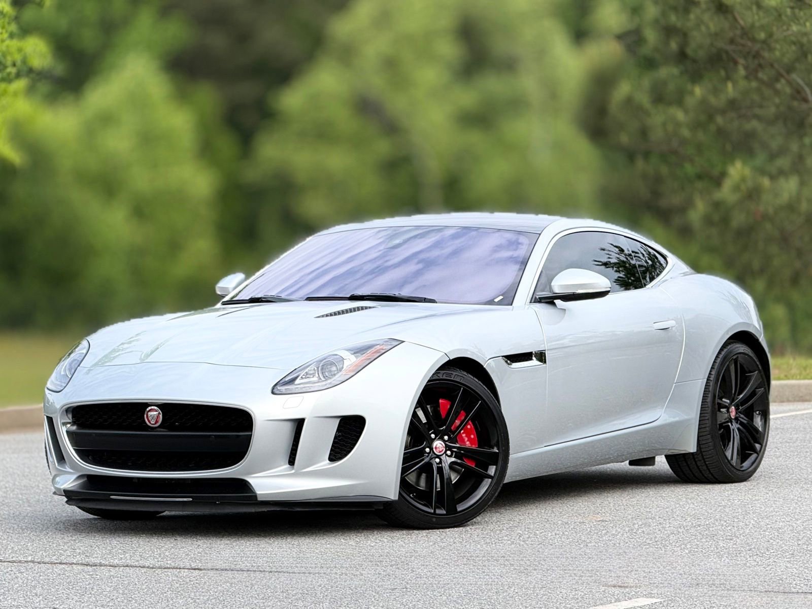 Used 2017 Jaguar F-TYPE Coupe RWD image 8