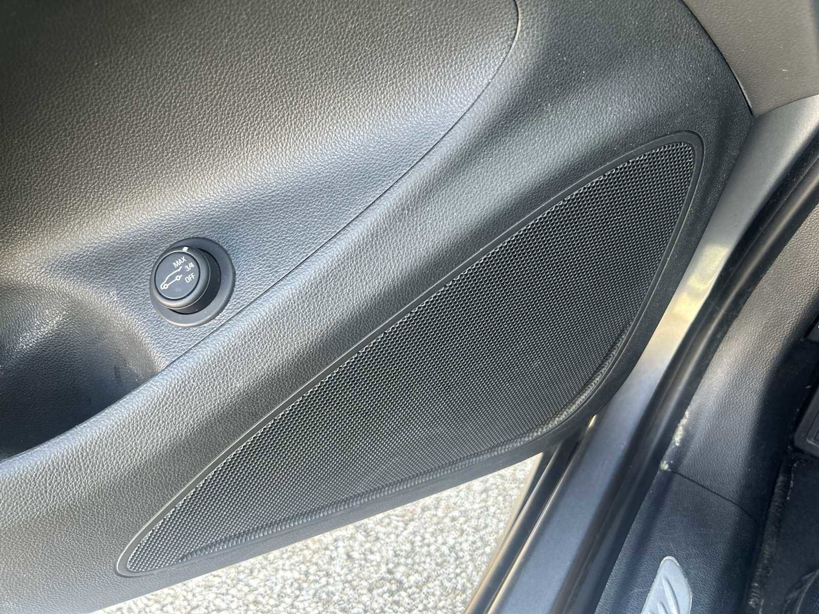 Used 2019 Buick Envision Essence image 32