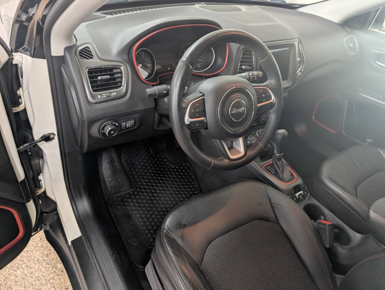 Used 2018 Jeep Compass Trailhawk w/ Navigation Group AWD/4WD image 8