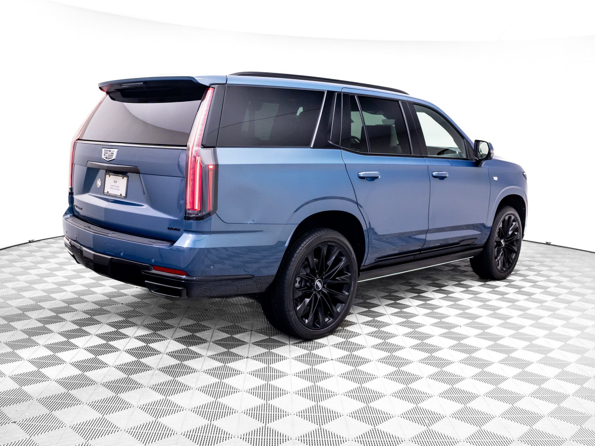 Used 2025 Cadillac Escalade Sport Platinum w/ LPO, ONYX Package AWD/4WD video 5