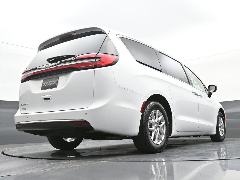 Used 2024 Chrysler Pacifica Touring-L image 34