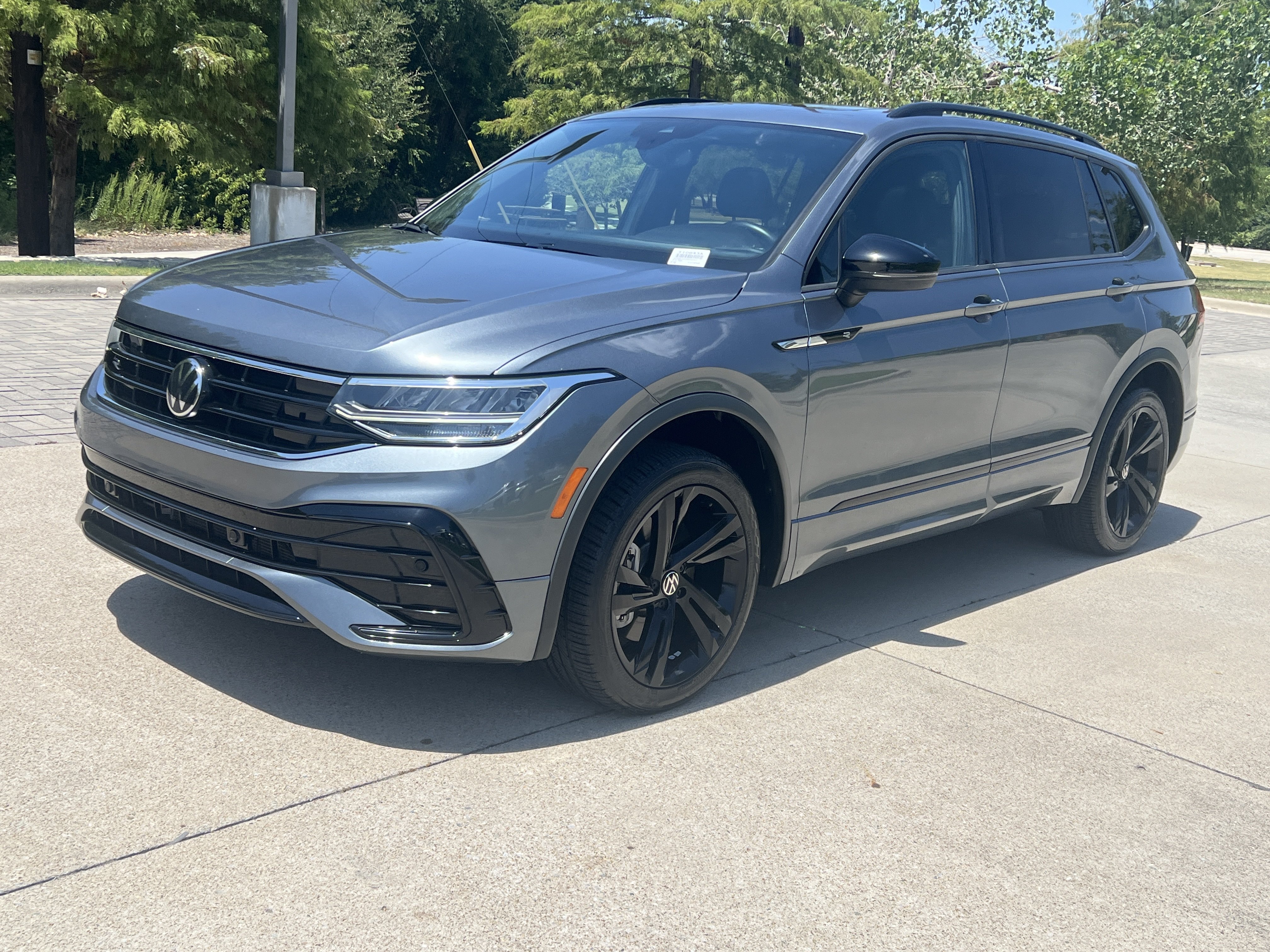 Certified 2024 Volkswagen Tiguan SE R-Line AWD/4WD image 4
