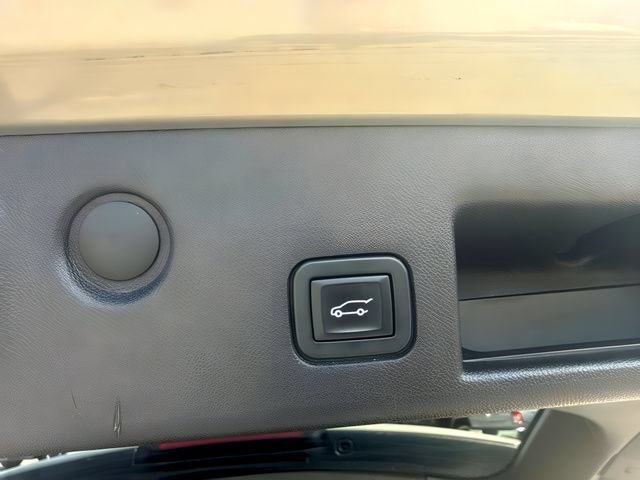 Used 2018 Chevrolet Equinox Premier AWD/4WD image 21