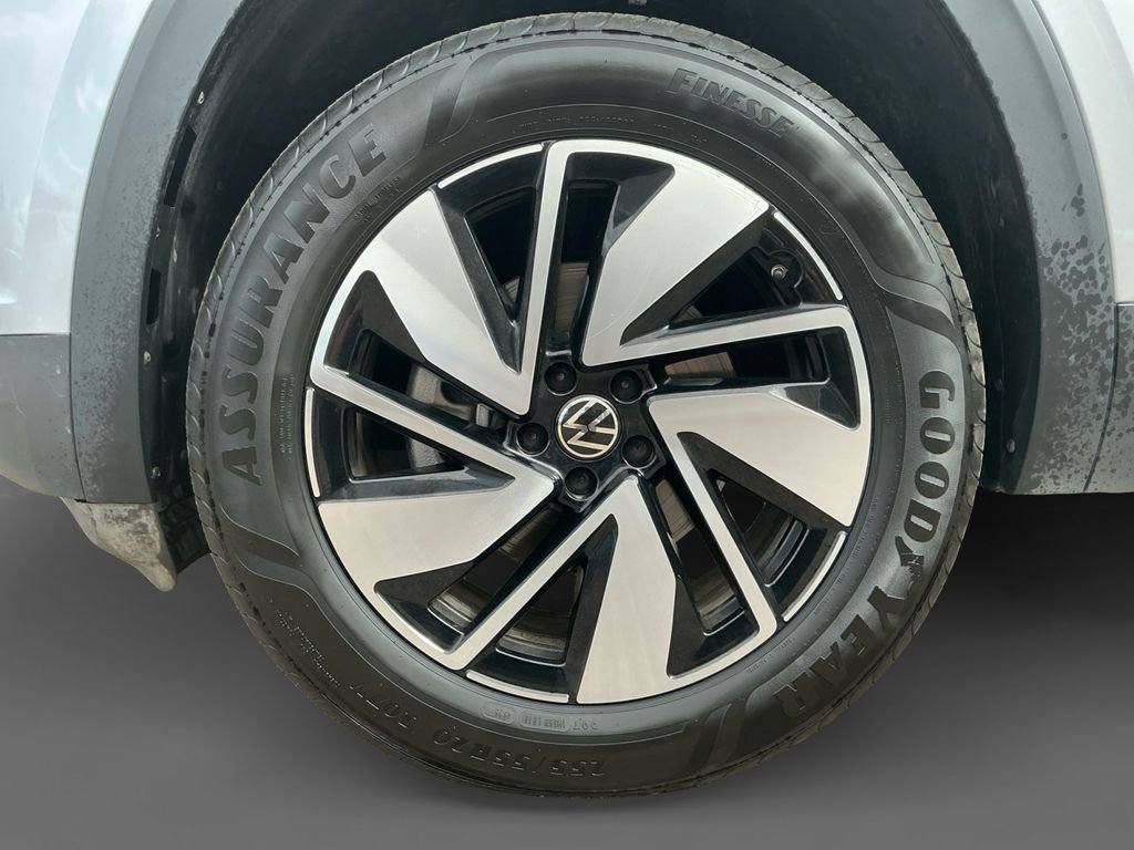 Used 2025 Volkswagen Atlas SE image 14