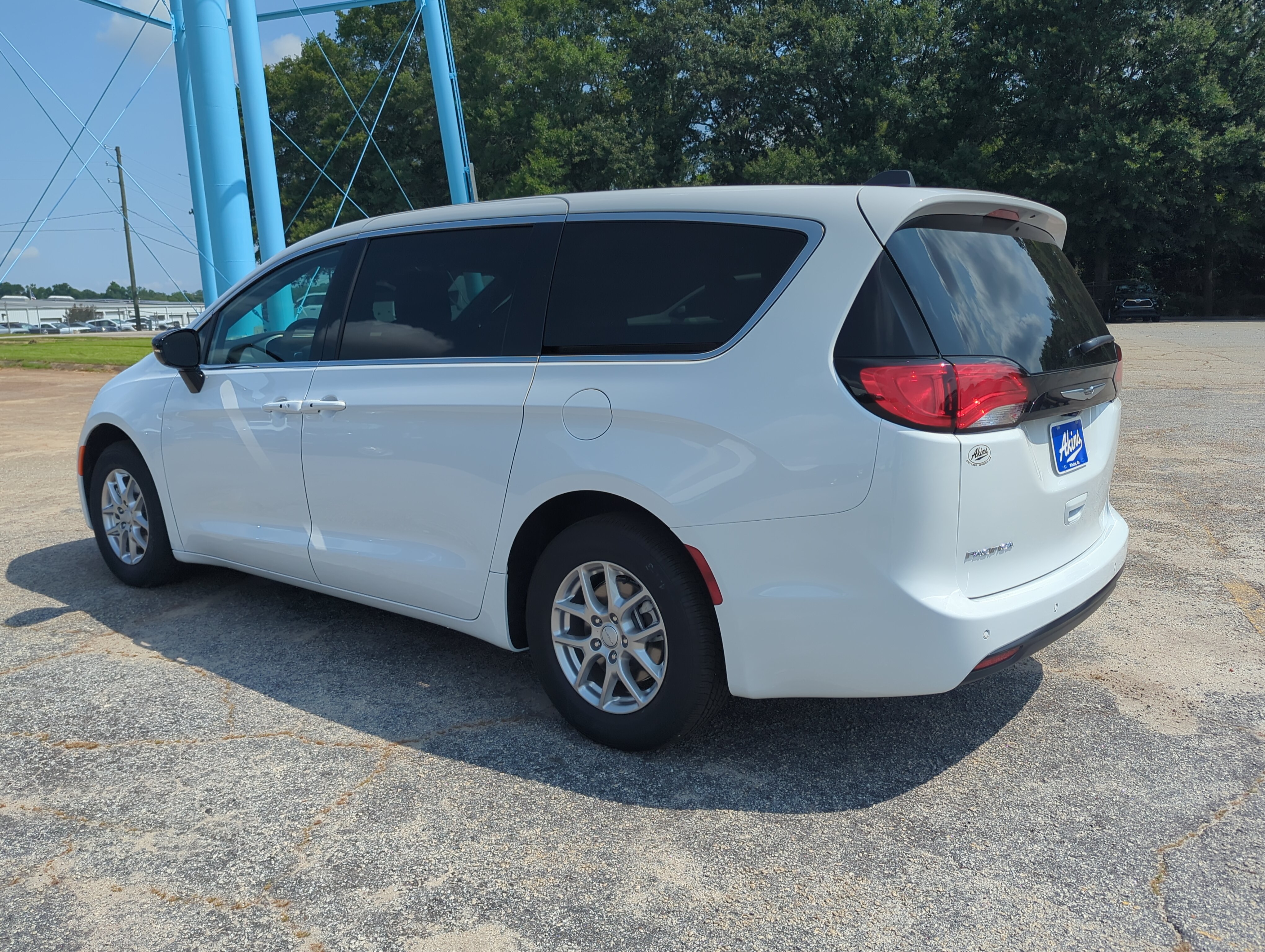 New 2027 Chrysler Pacifica LX FWD image 5