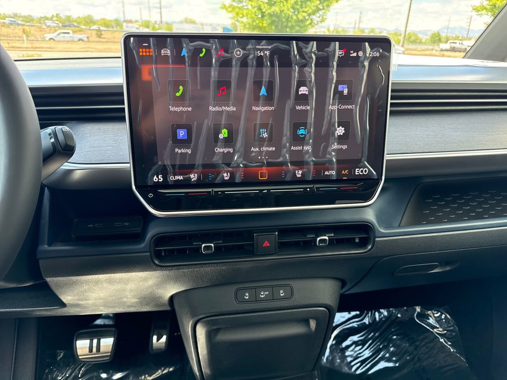 New 2025 Volkswagen ID. Buzz Pro S Plus AWD/4WD image 13