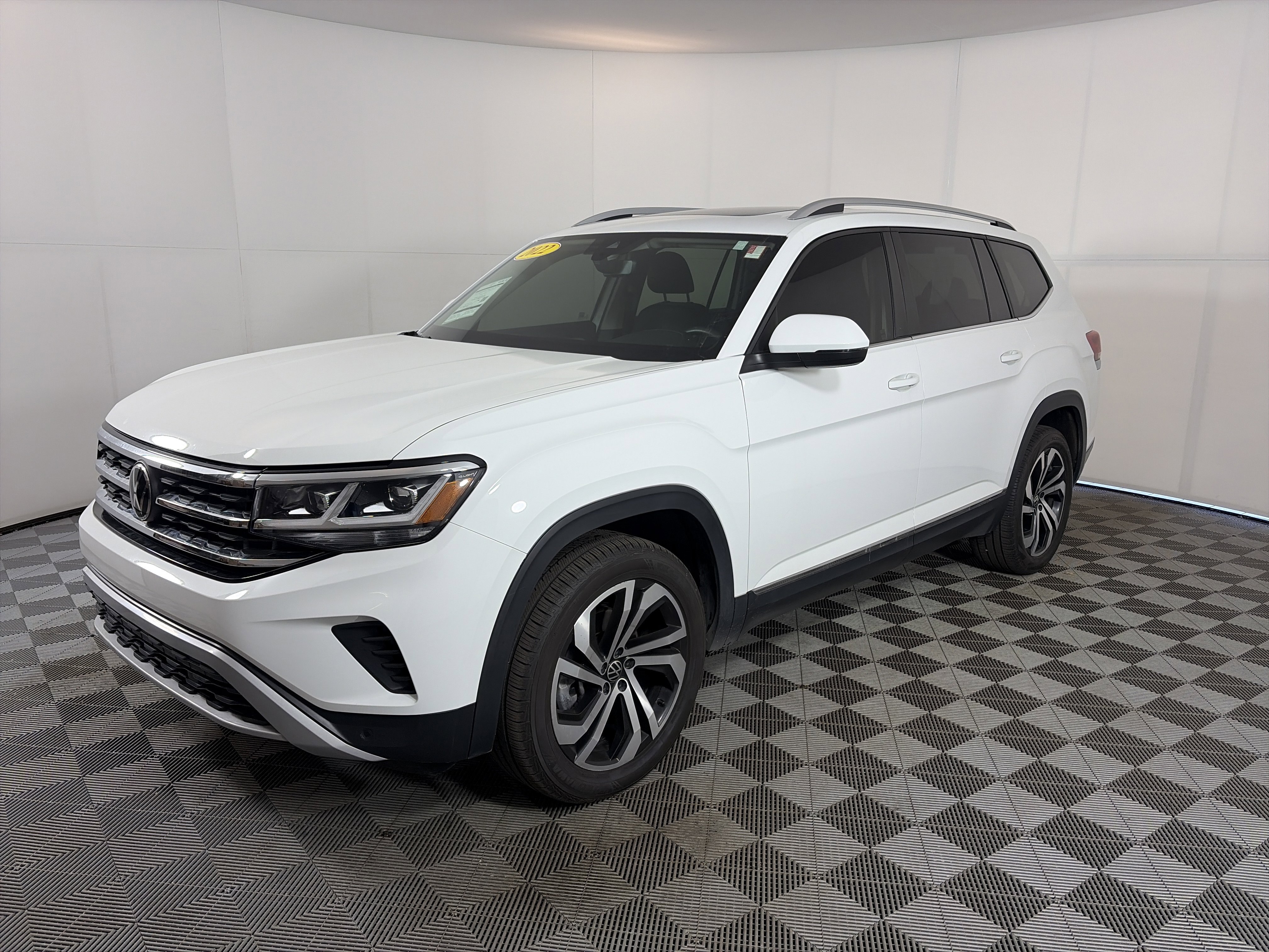 Used 2022 Volkswagen Atlas SEL image 2
