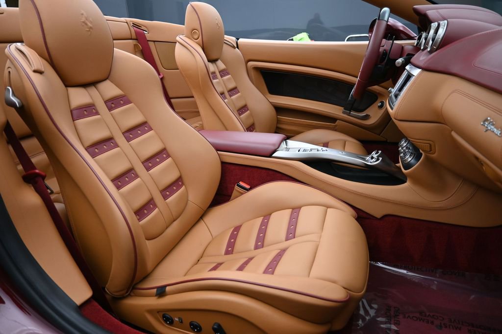 Used 2010 Ferrari California RWD image 32