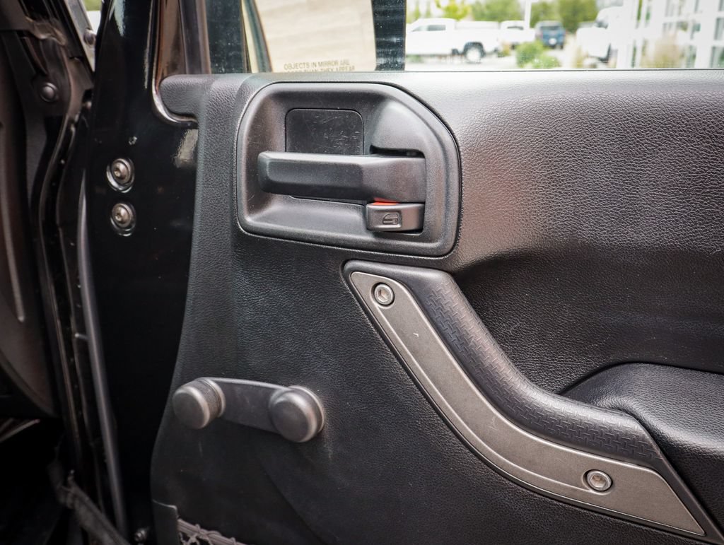Used 2018 Jeep Wrangler Sport AWD/4WD image 24