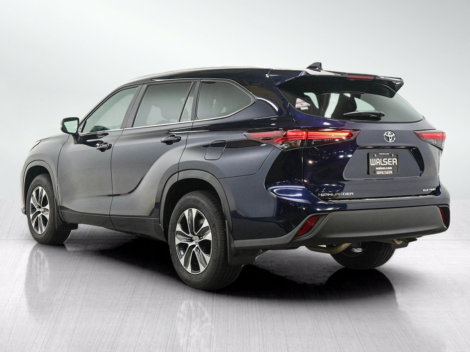 Used 2026 Toyota Highlander XLE AWD/4WD image 3