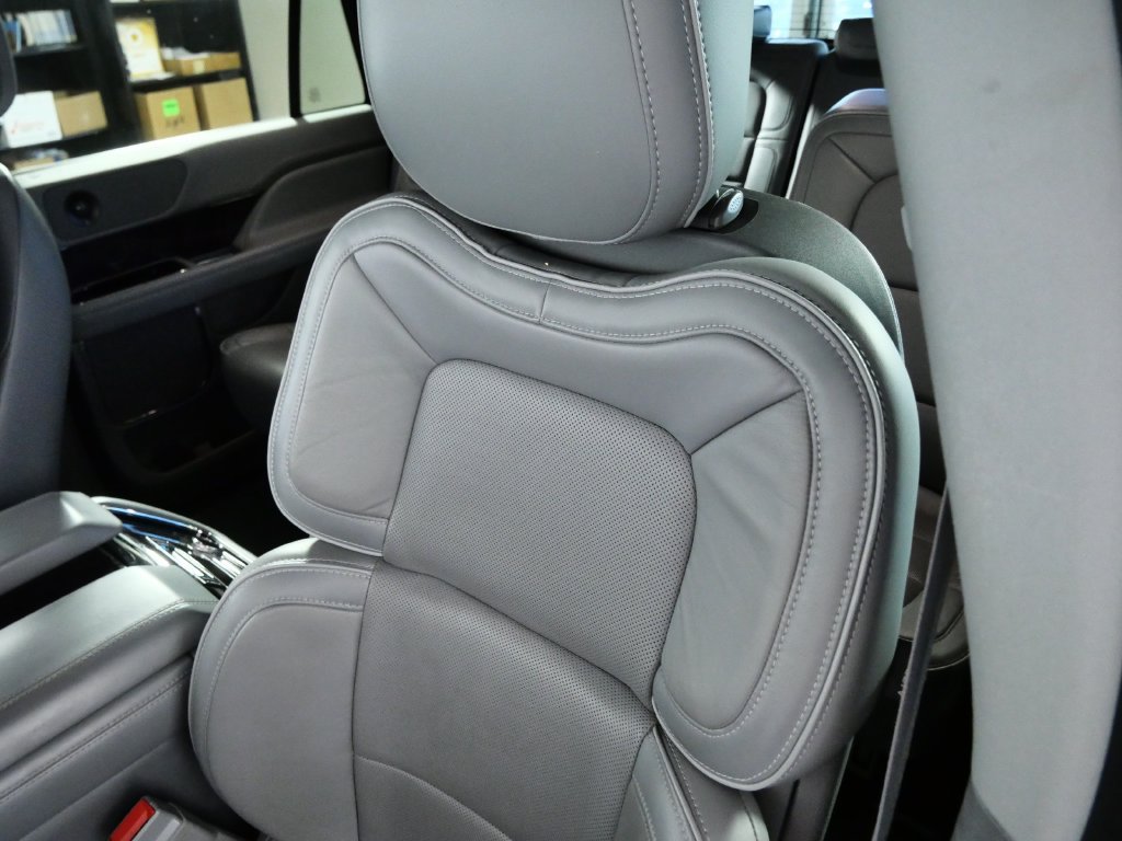 Used 2019 Lincoln Navigator Select w/ Technology Package AWD/4WD image 17
