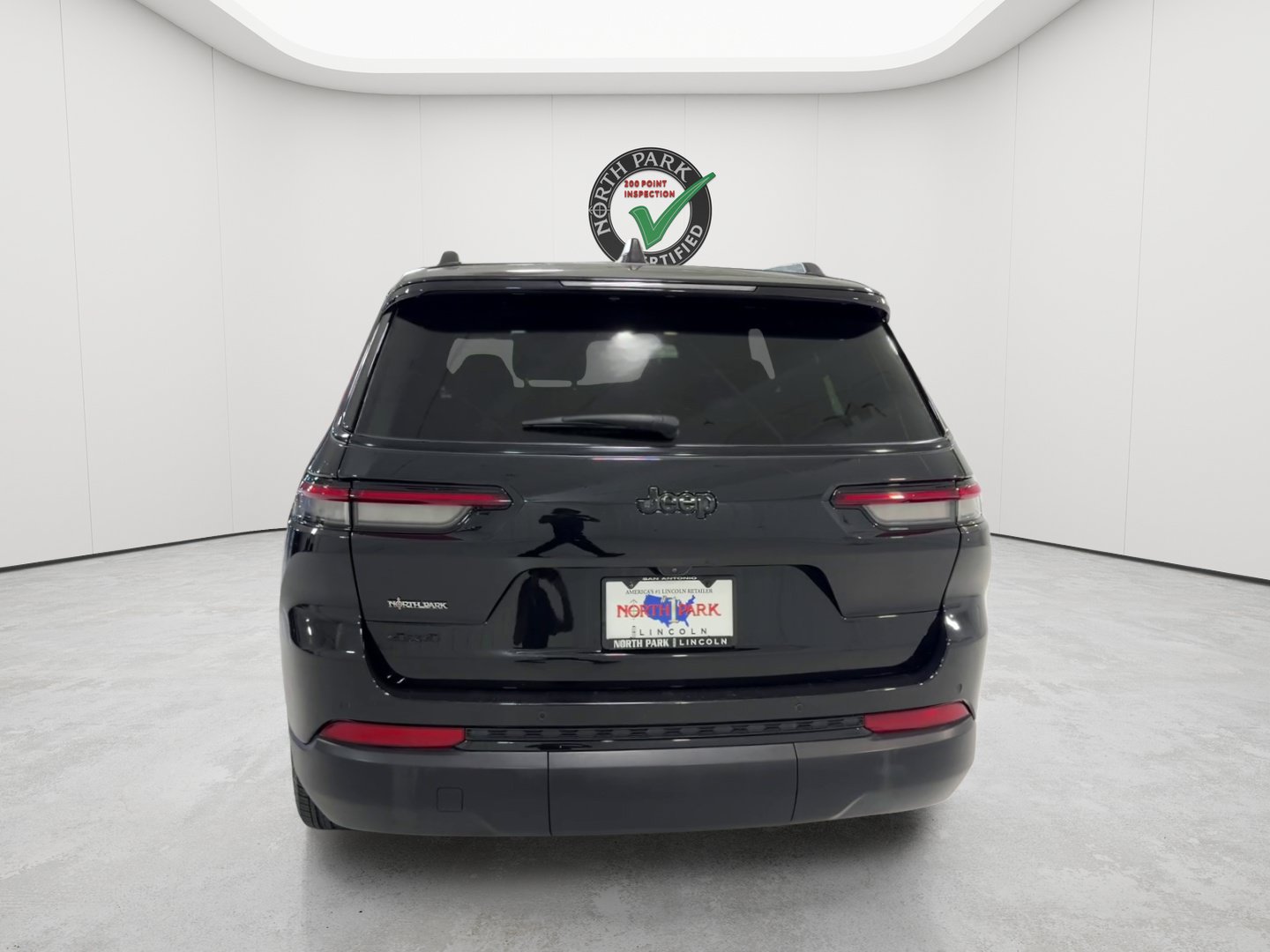 Used 2024 Jeep Grand Cherokee L Laredo AWD/4WD image 4