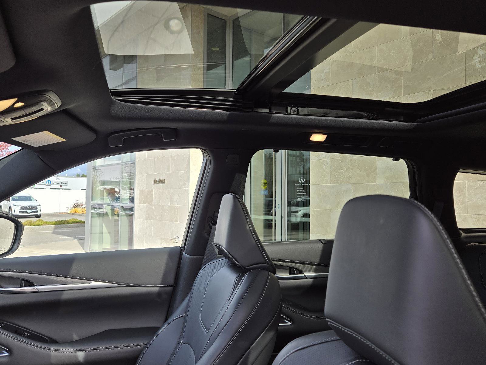 Certified 2025 INFINITI QX60 Luxe w/ Black Edition image 6