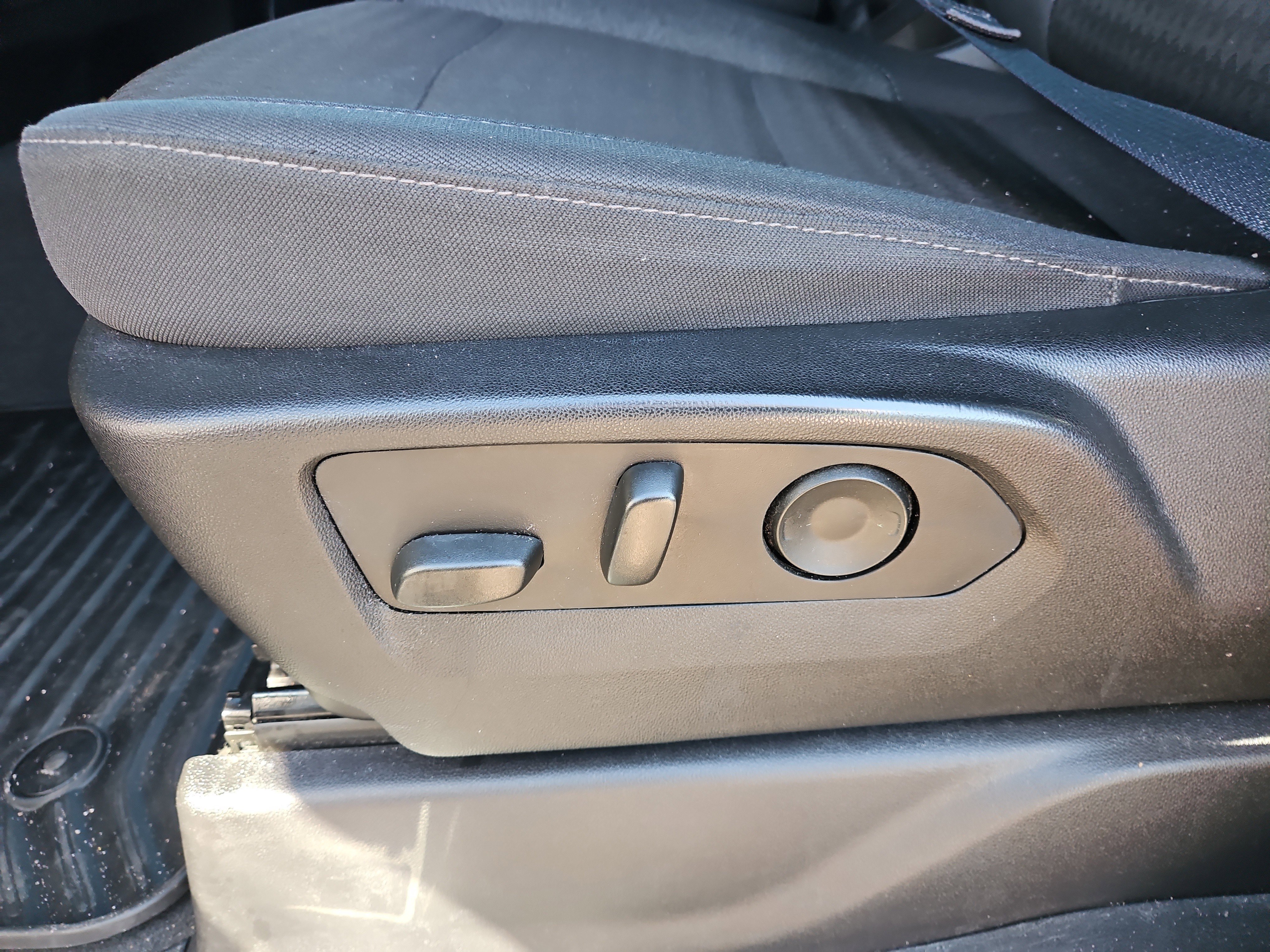 Certified 2025 Chevrolet Silverado 1500 LT AWD/4WD image 15