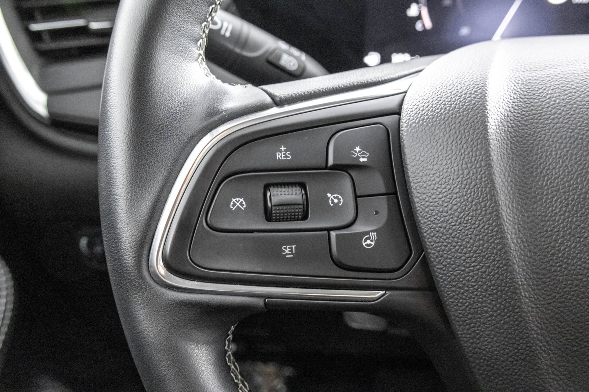 Used 2024 Buick Encore GX Avenir w/ Avenir Convenience Package FWD image 25