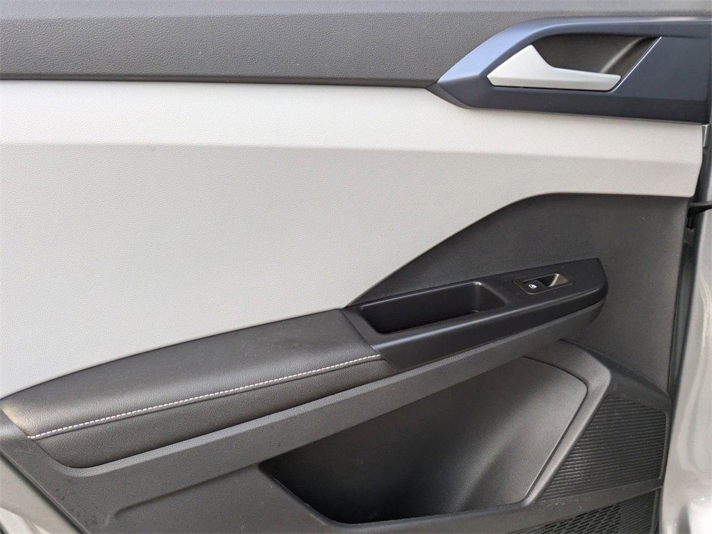 Used 2024 Volkswagen Taos SE image 25