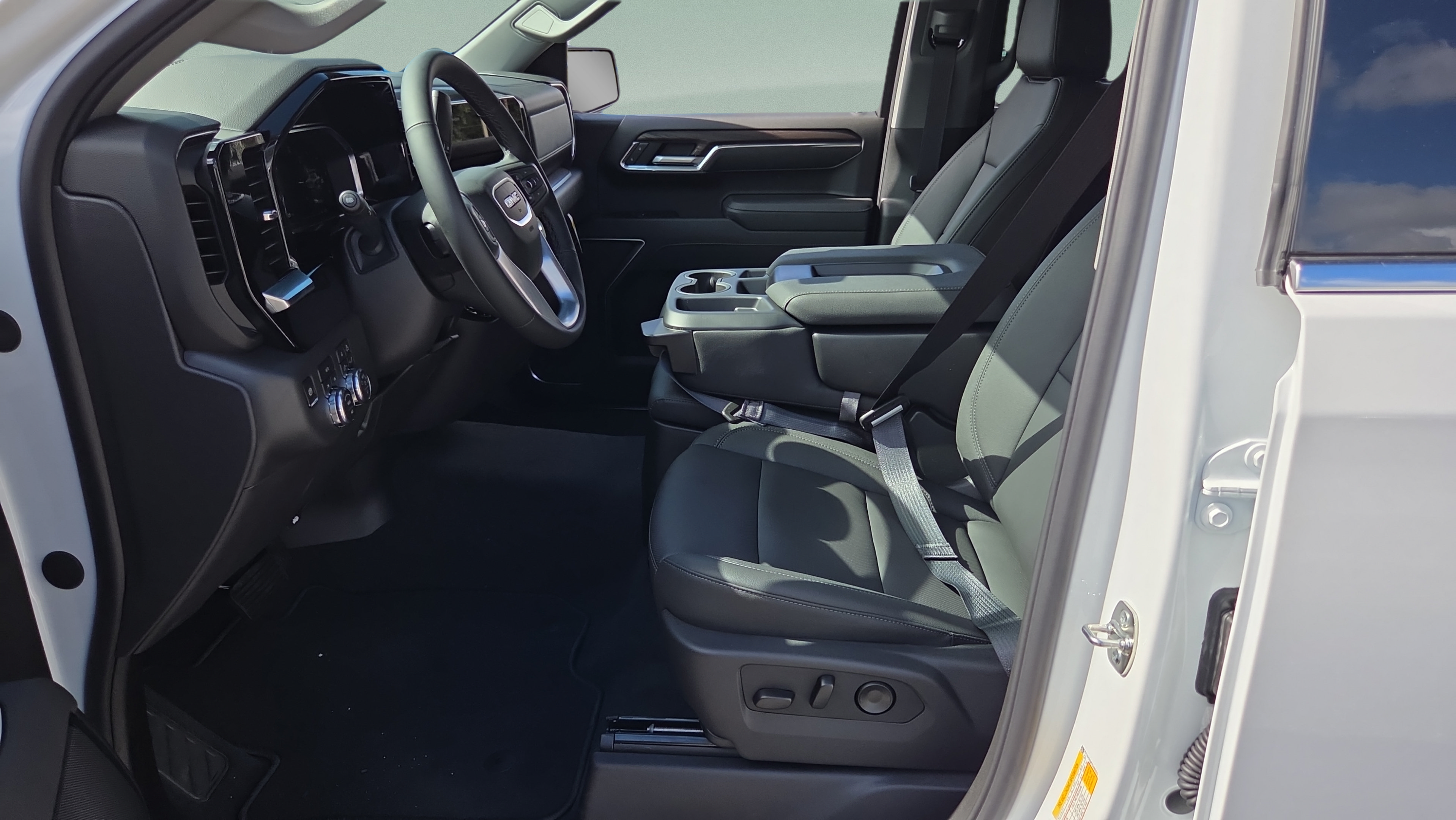 New 2026 GMC Sierra 1500 SLT AWD/4WD image 9