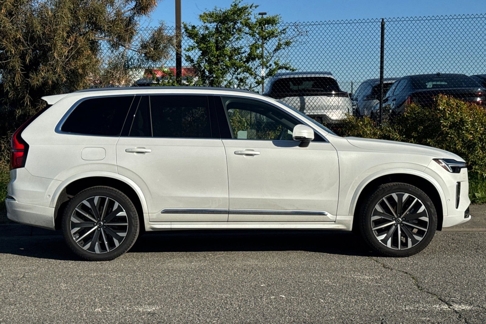New 2026 Volvo XC90 B6 Plus w/ Protection Package Premier image 8