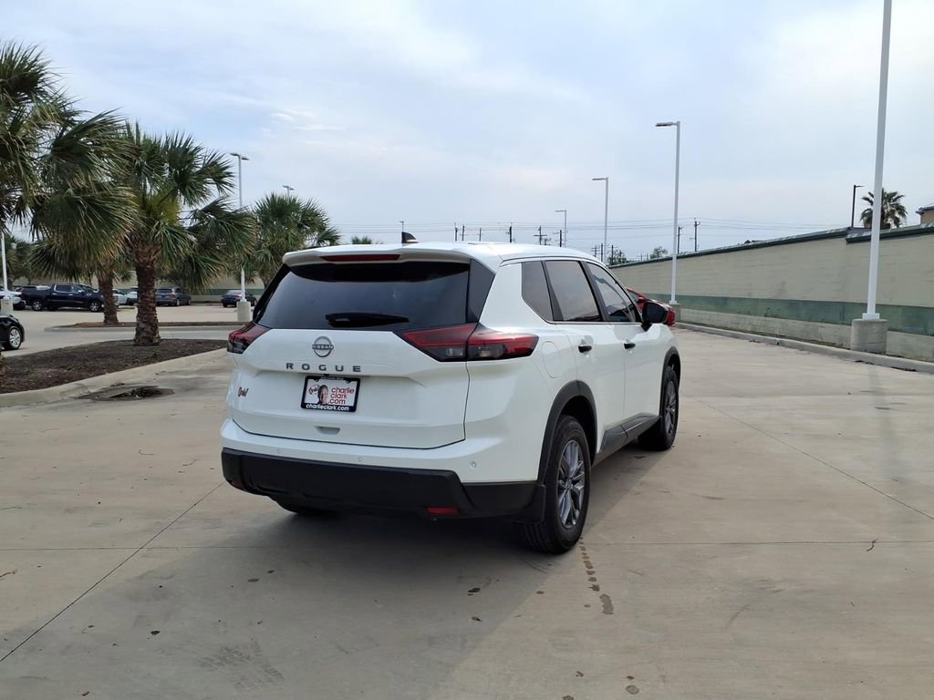 Used 2025 Nissan Rogue S FWD image 5