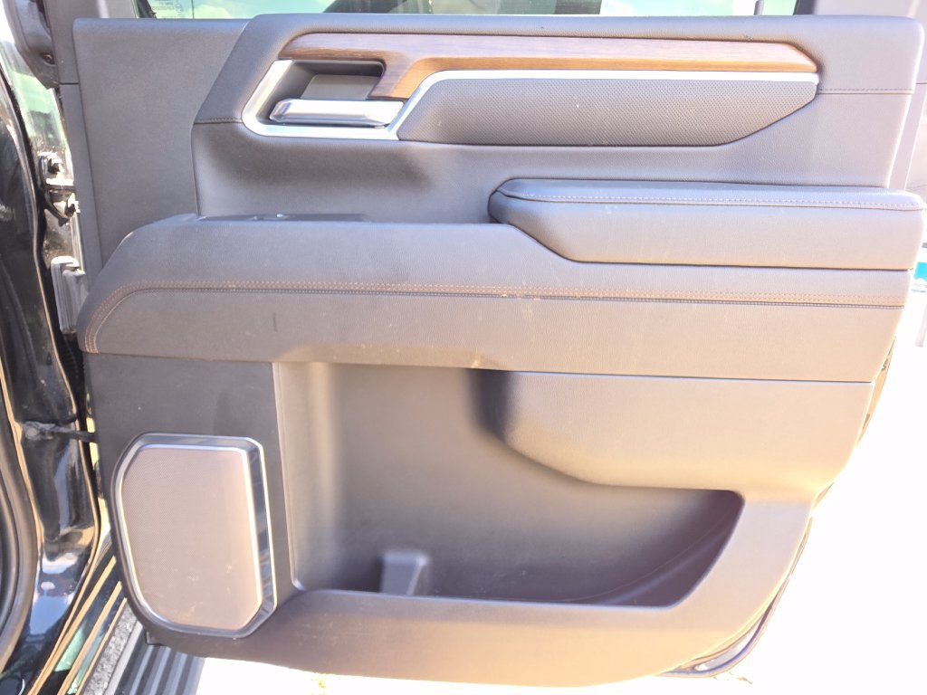 Used 2025 Chevrolet Silverado 3500 High Country w/ High Country Premium Package AWD/4WD image 26