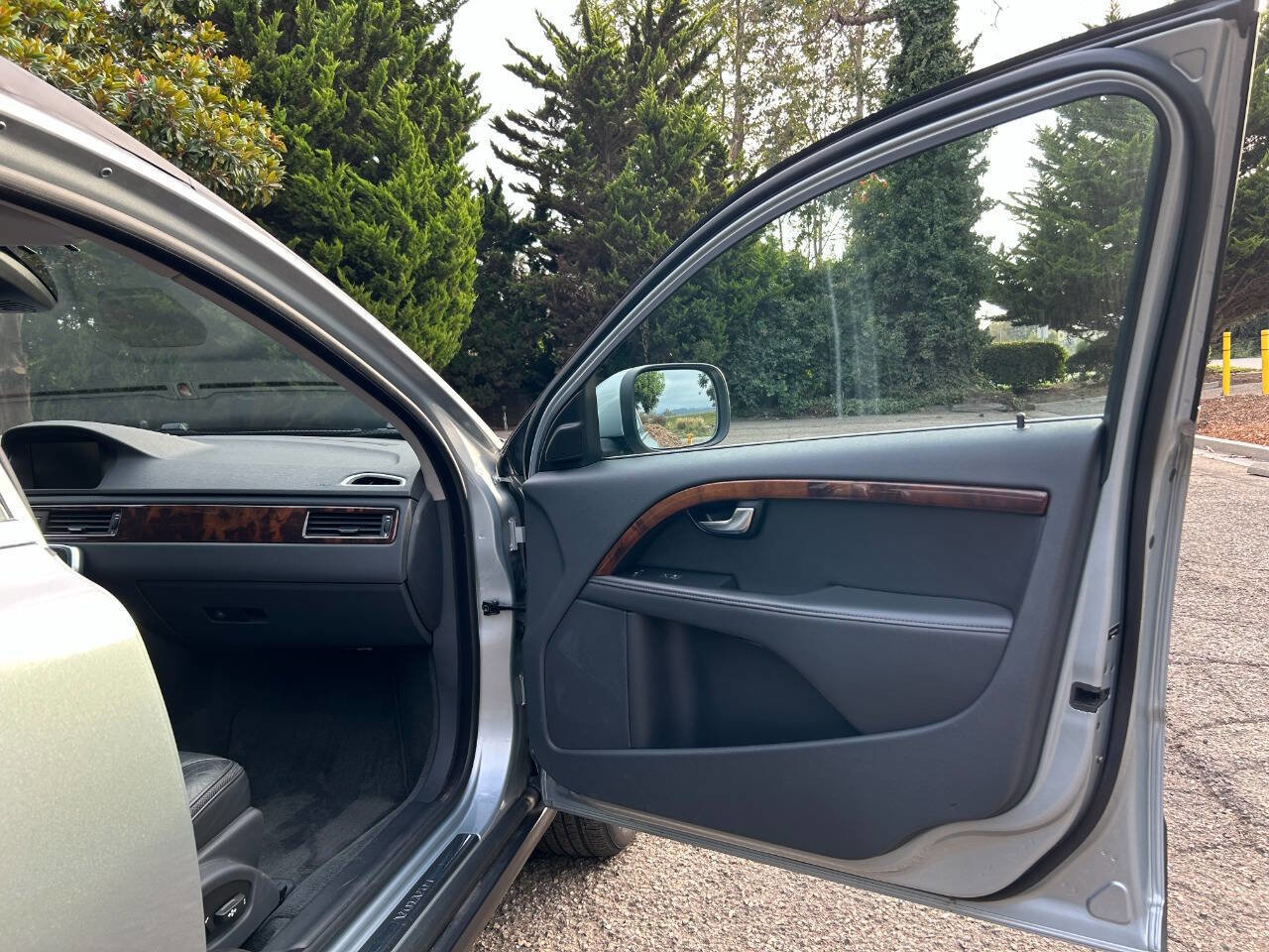 Used 2013 Volvo XC70 3.2 image 34