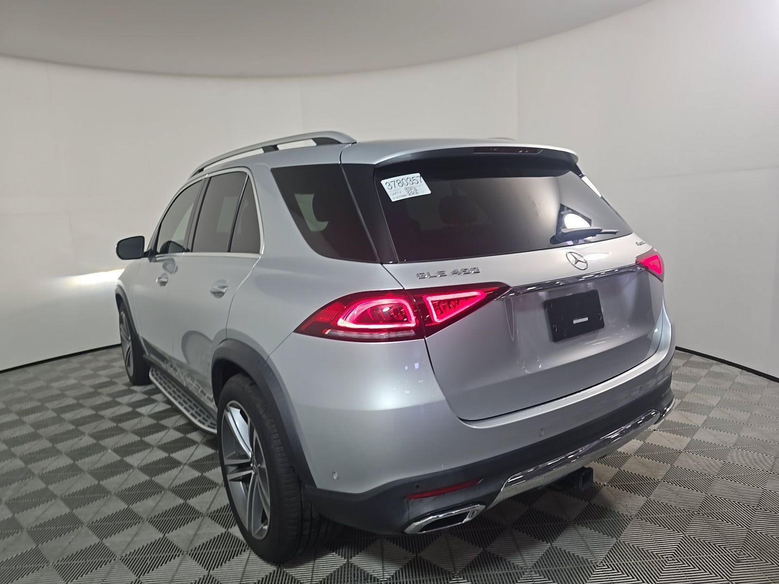 Used 2020 Mercedes-Benz GLE 450 4MATIC w/ MBUX Technology Package image 4