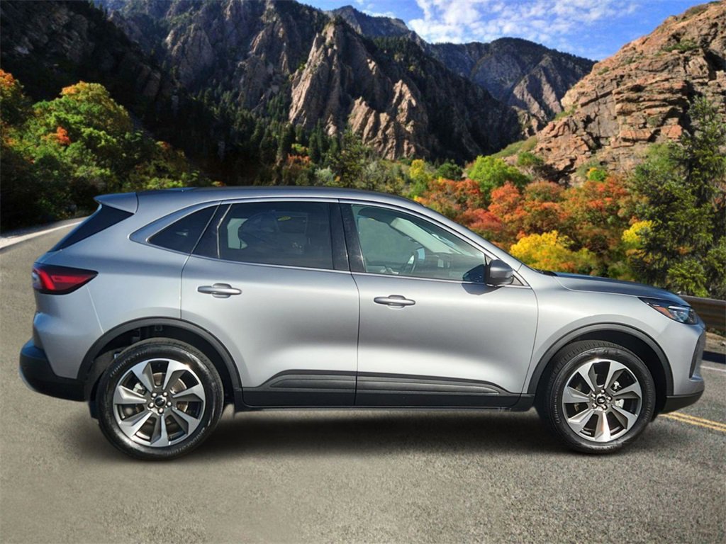 Used 2024 Ford Escape Platinum image 2