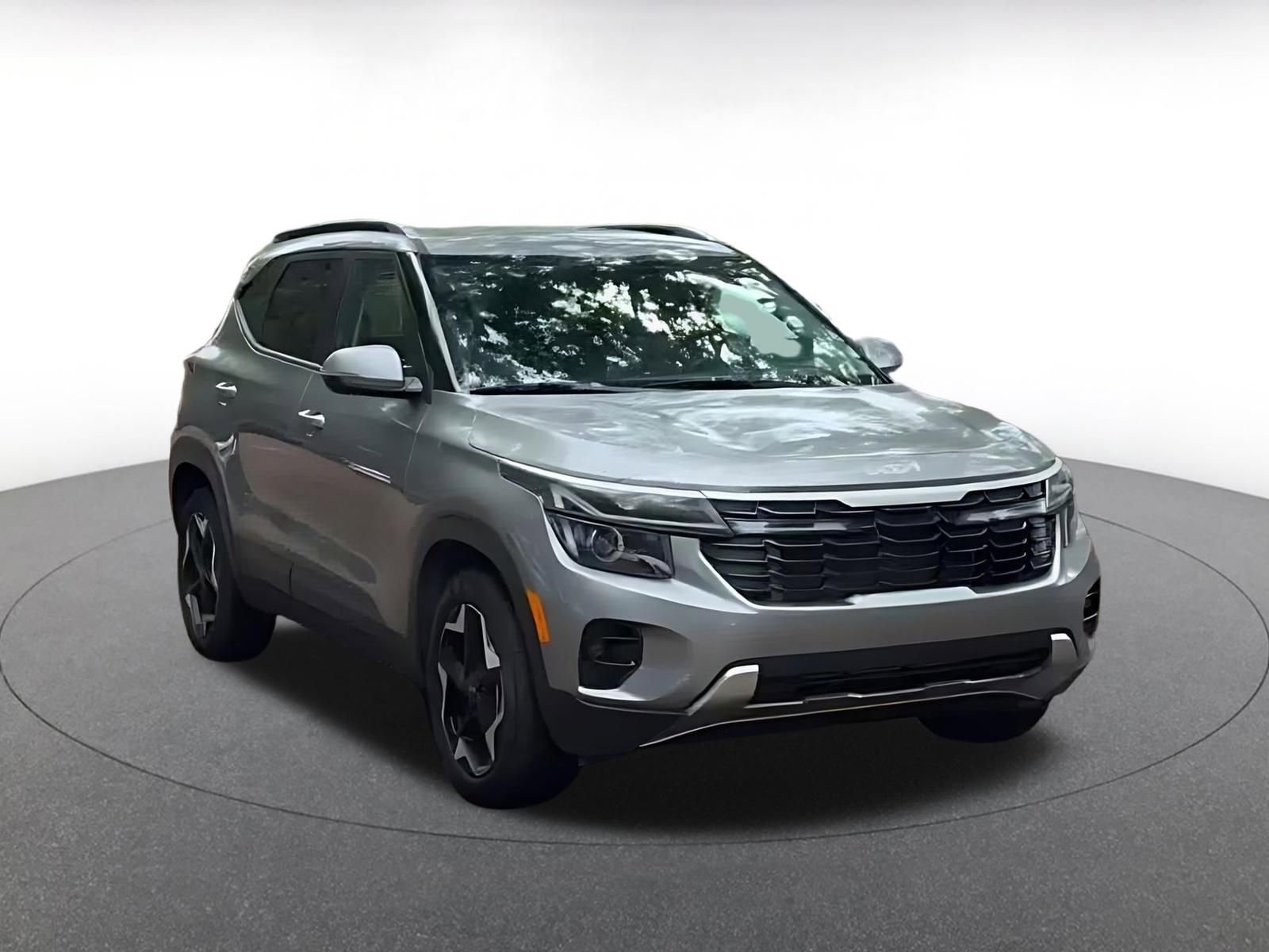 Used 2025 Kia Seltos S image 3