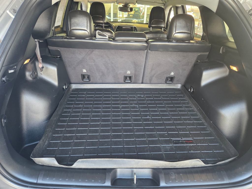 Used 2019 Jeep Cherokee Latitude Plus w/ Comfort/Convenience Group image 14