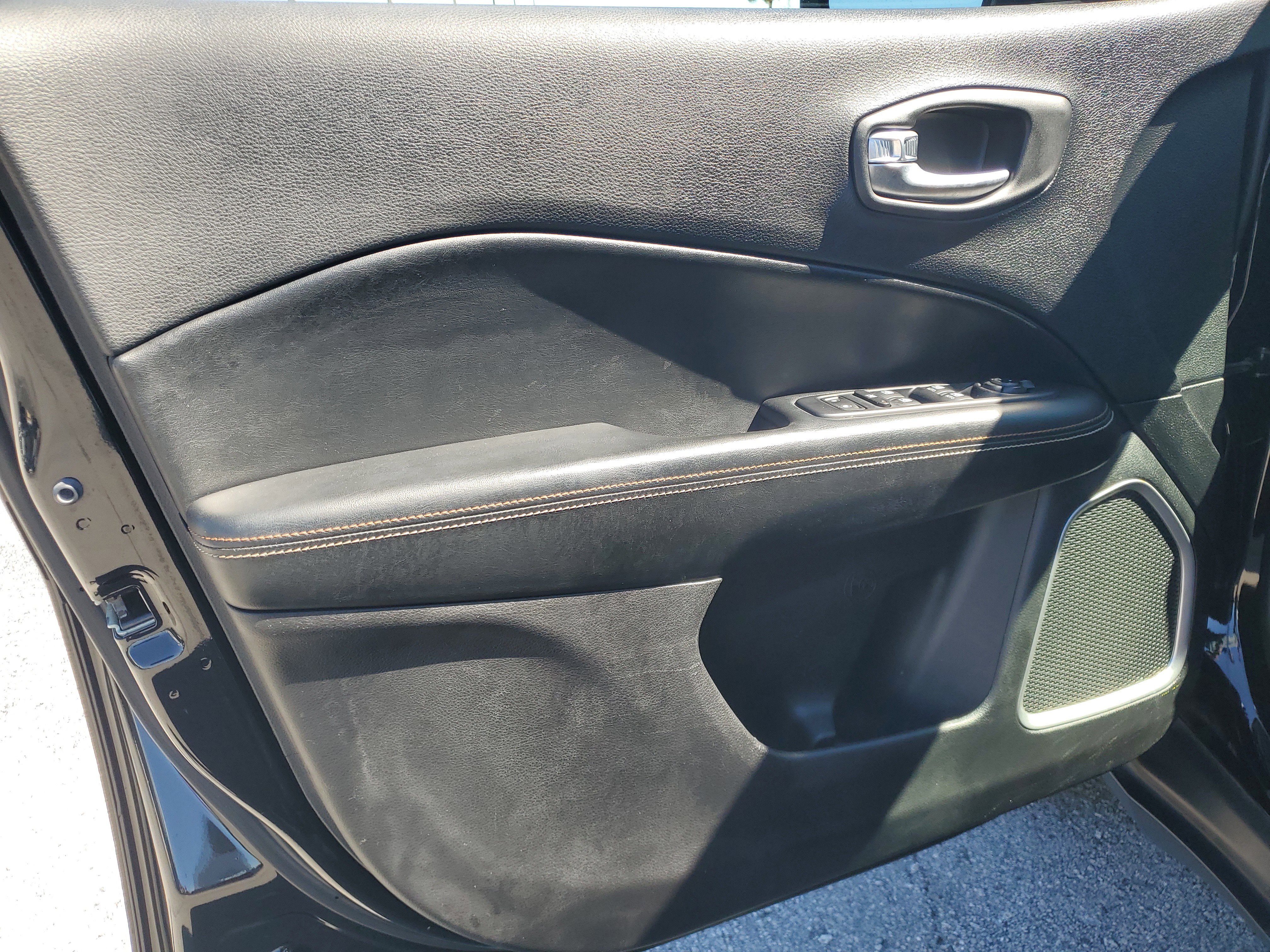 Used 2019 Jeep Compass Latitude image 10