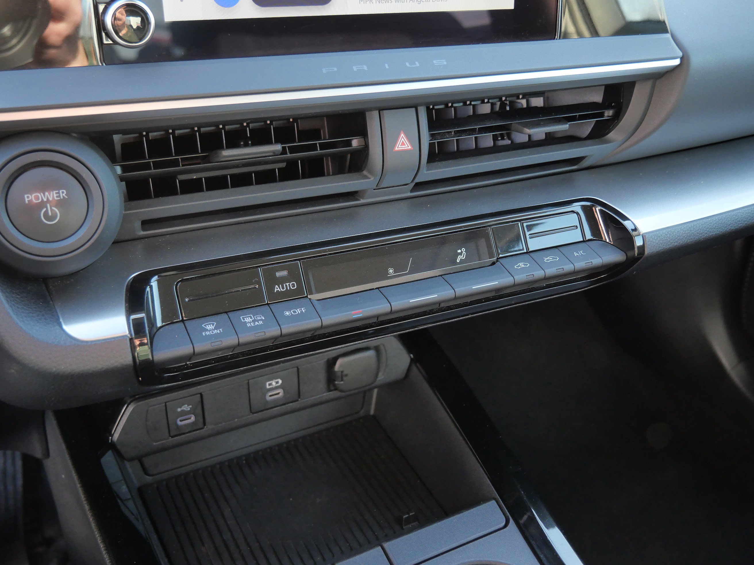 Used 2024 Toyota Prius LE FWD image 23