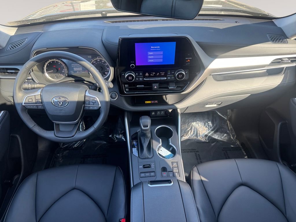 Used 2026 Toyota Highlander XLE image 10