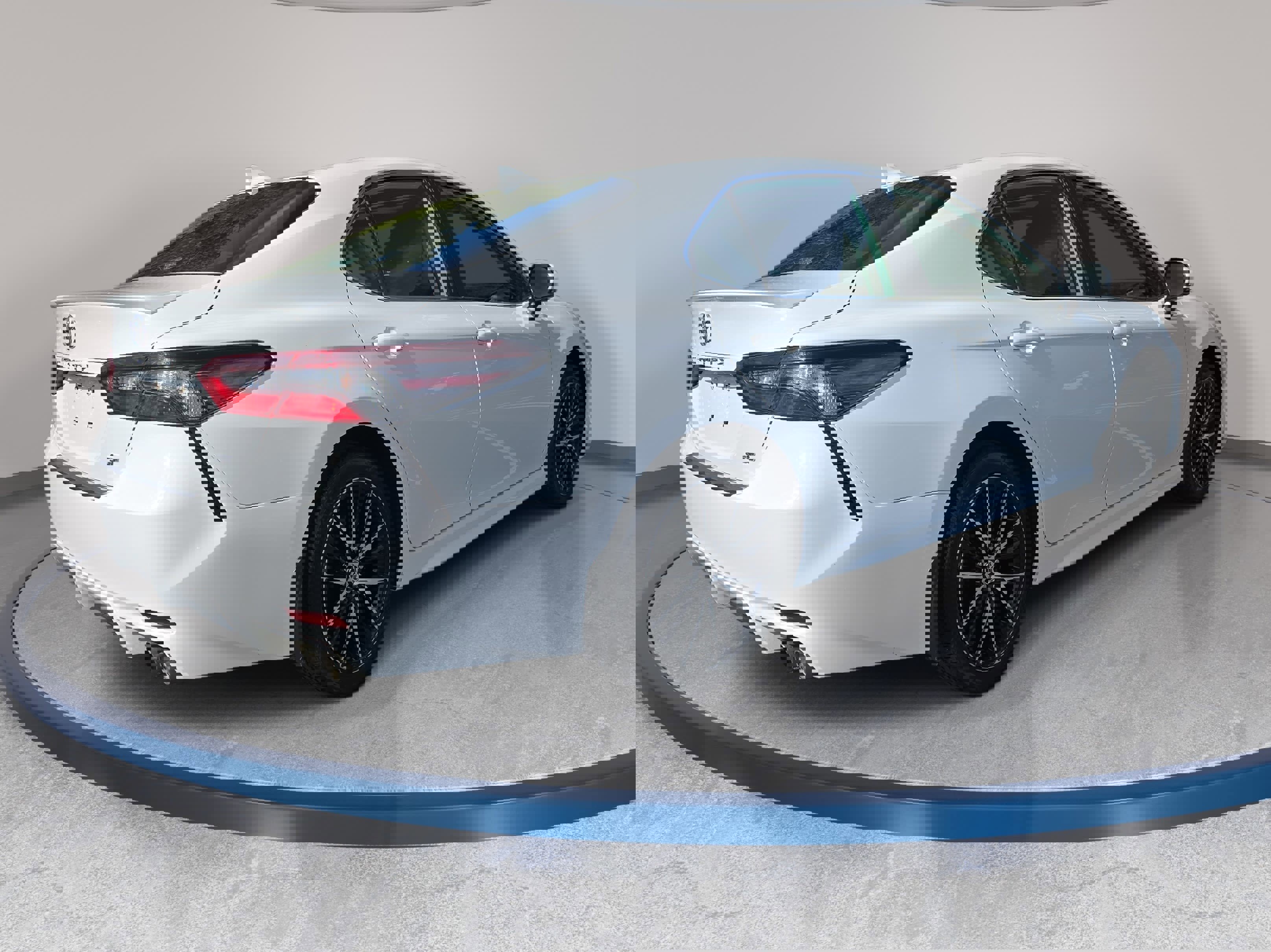 Used 2024 Toyota Camry SE w/ Cold Weather Package image 5