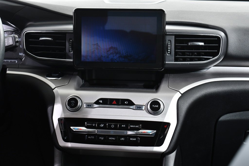 Used 2022 Ford Explorer XLT w/ Equipment Group 202A image 9