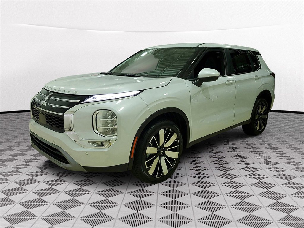 New 2025 Mitsubishi Outlander SE image 3