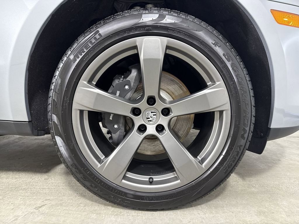 Certified 2025 Porsche Macan image 15