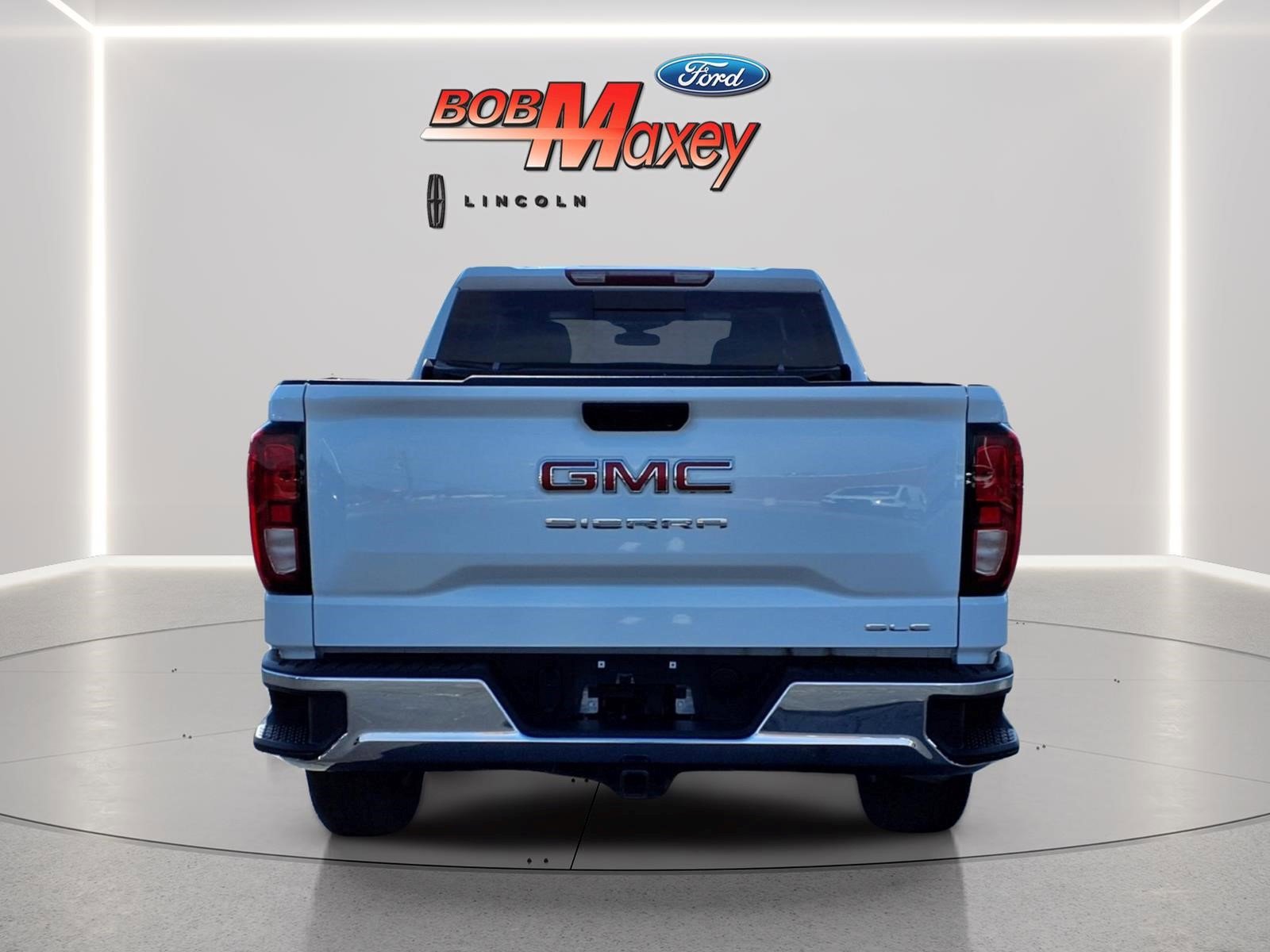 Used 2025 GMC Sierra 1500 SLE w/ Preferred Package AWD/4WD image 6