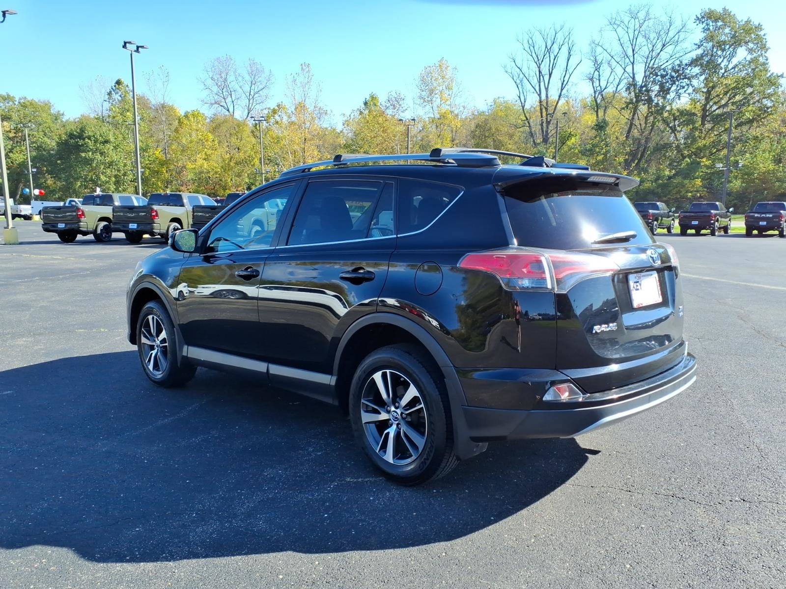 Used 2018 Toyota RAV4 XLE AWD/4WD image 5