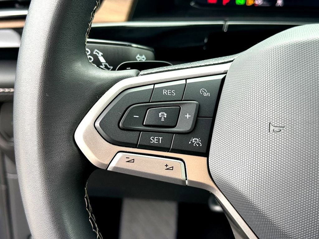 Certified 2024 Volkswagen Atlas SE image 16