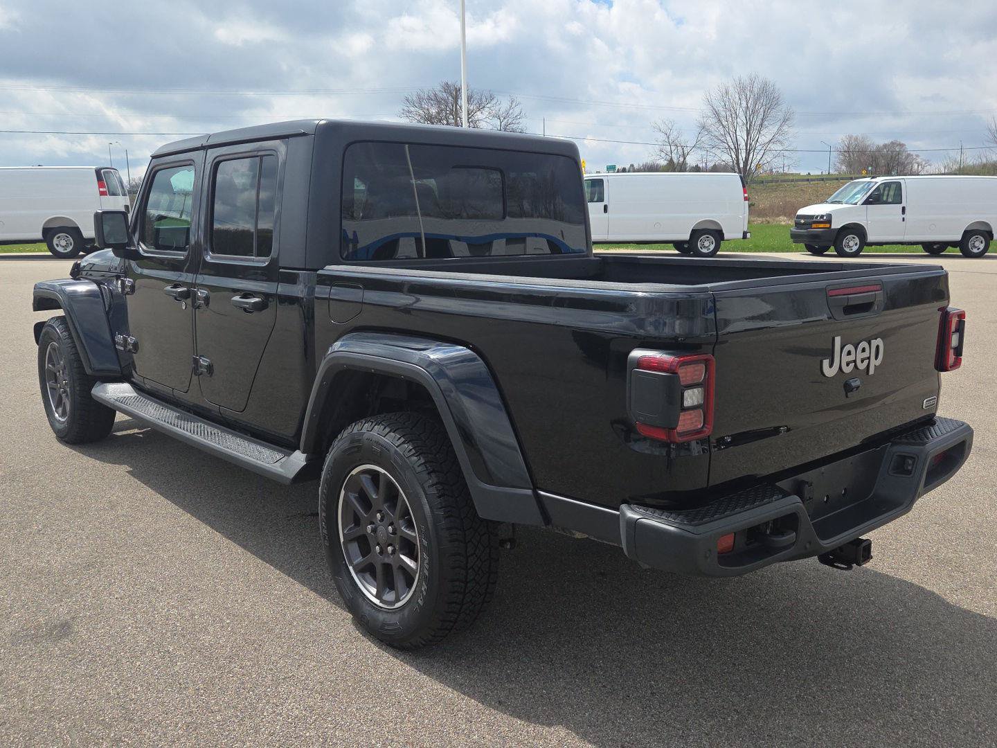 Used 2021 Jeep Gladiator Overland w/ Uconnect 4C Nav & Sound Group AWD/4WD image 3