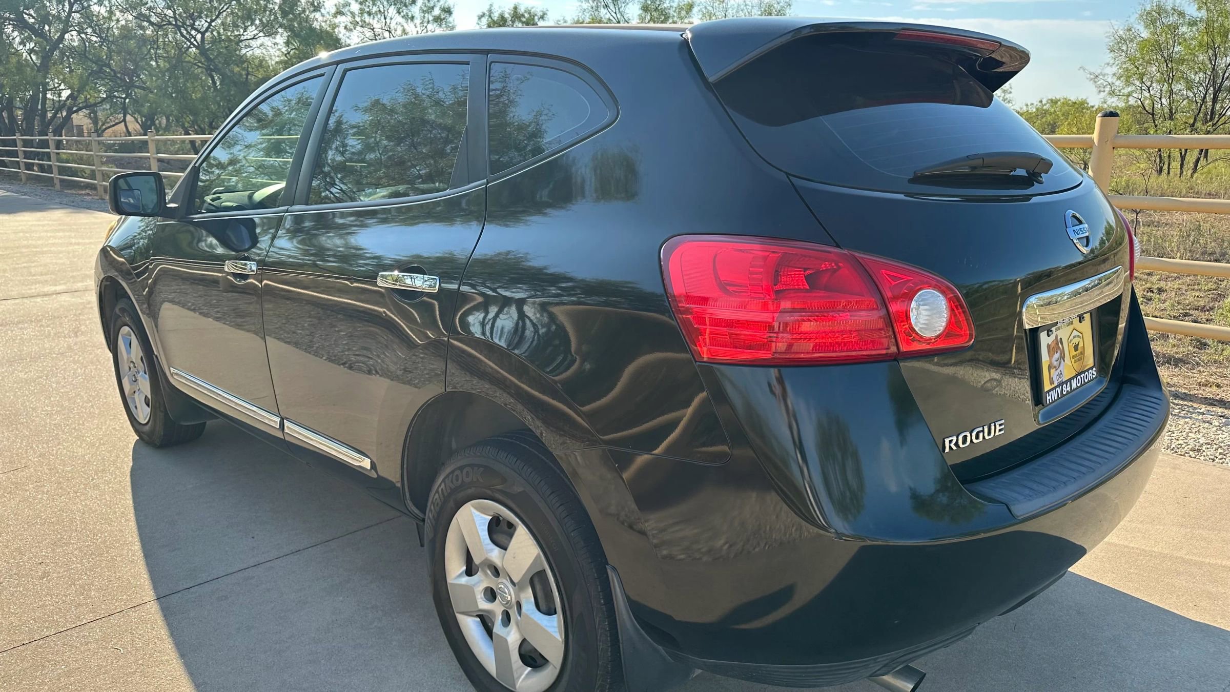 Used 2011 Nissan Rogue S image 10