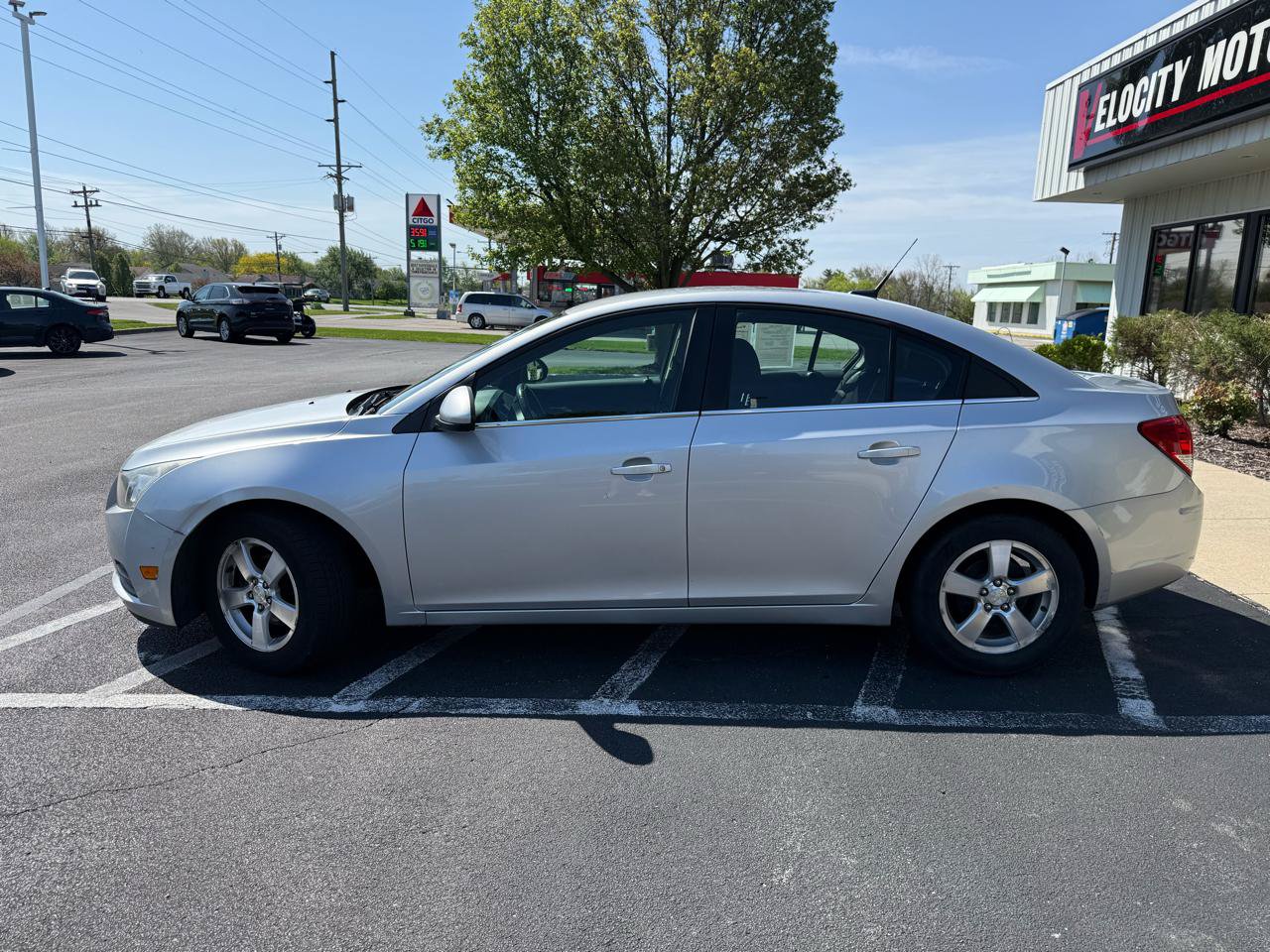 Used 2014 Chevrolet Cruze LT FWD image 2