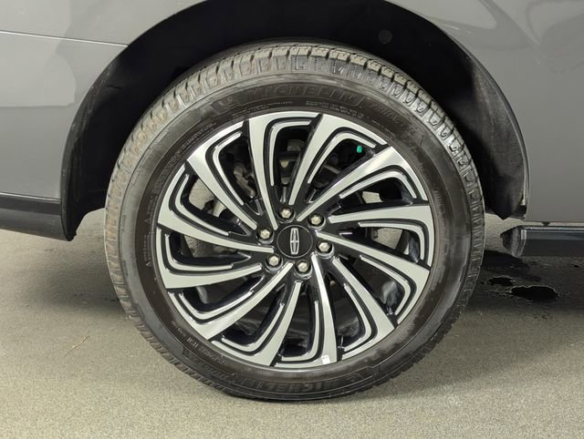 Used 2025 Lincoln Navigator Black Label image 13