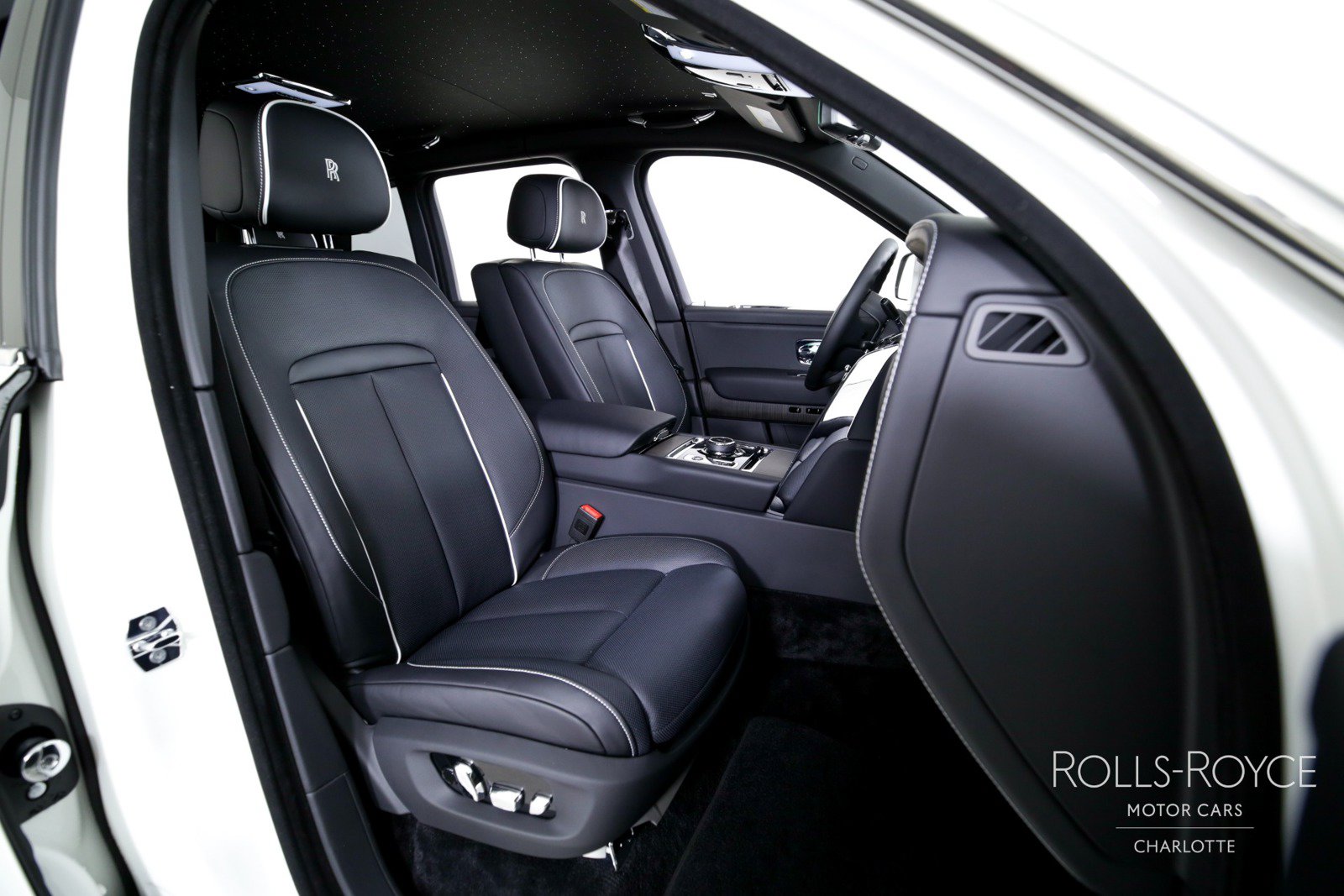 Certified 2025 Rolls-Royce Cullinan AWD/4WD image 33