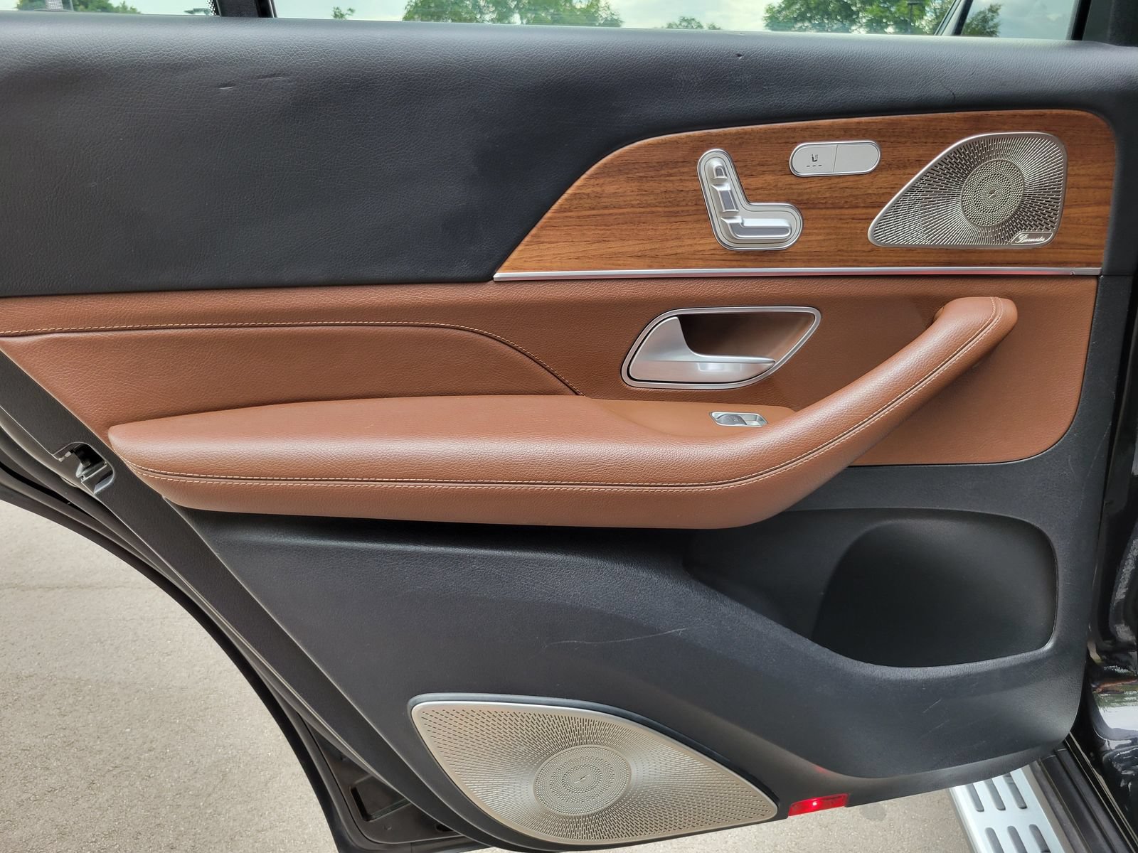 Used 2024 Mercedes-Benz GLS 450 4MATIC image 25